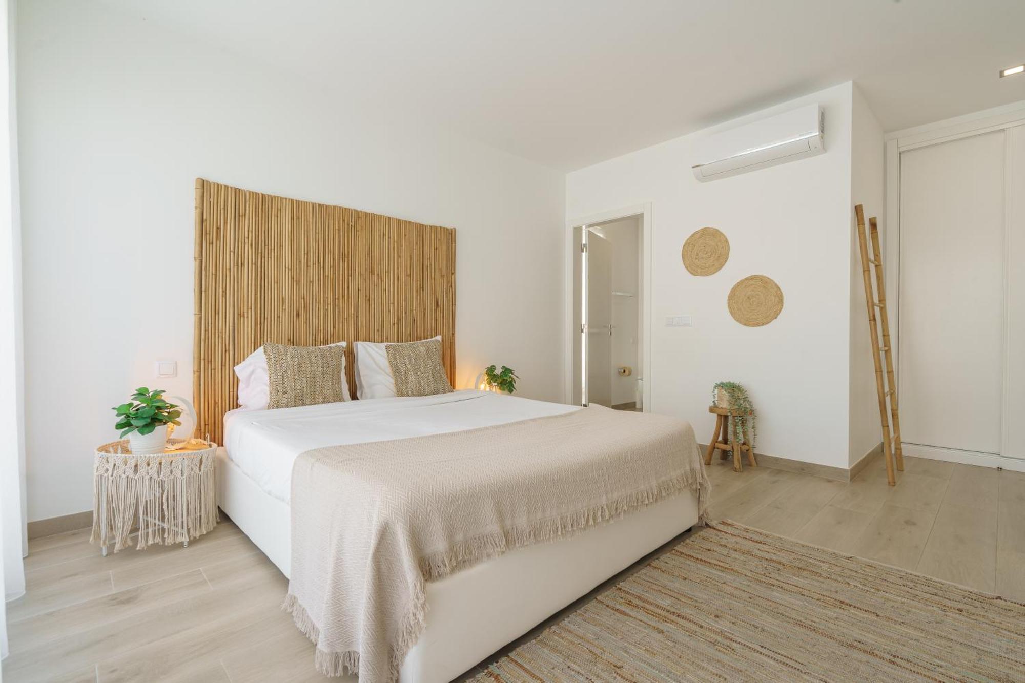 Beach Villa With Ocean View Луриня Екстериор снимка