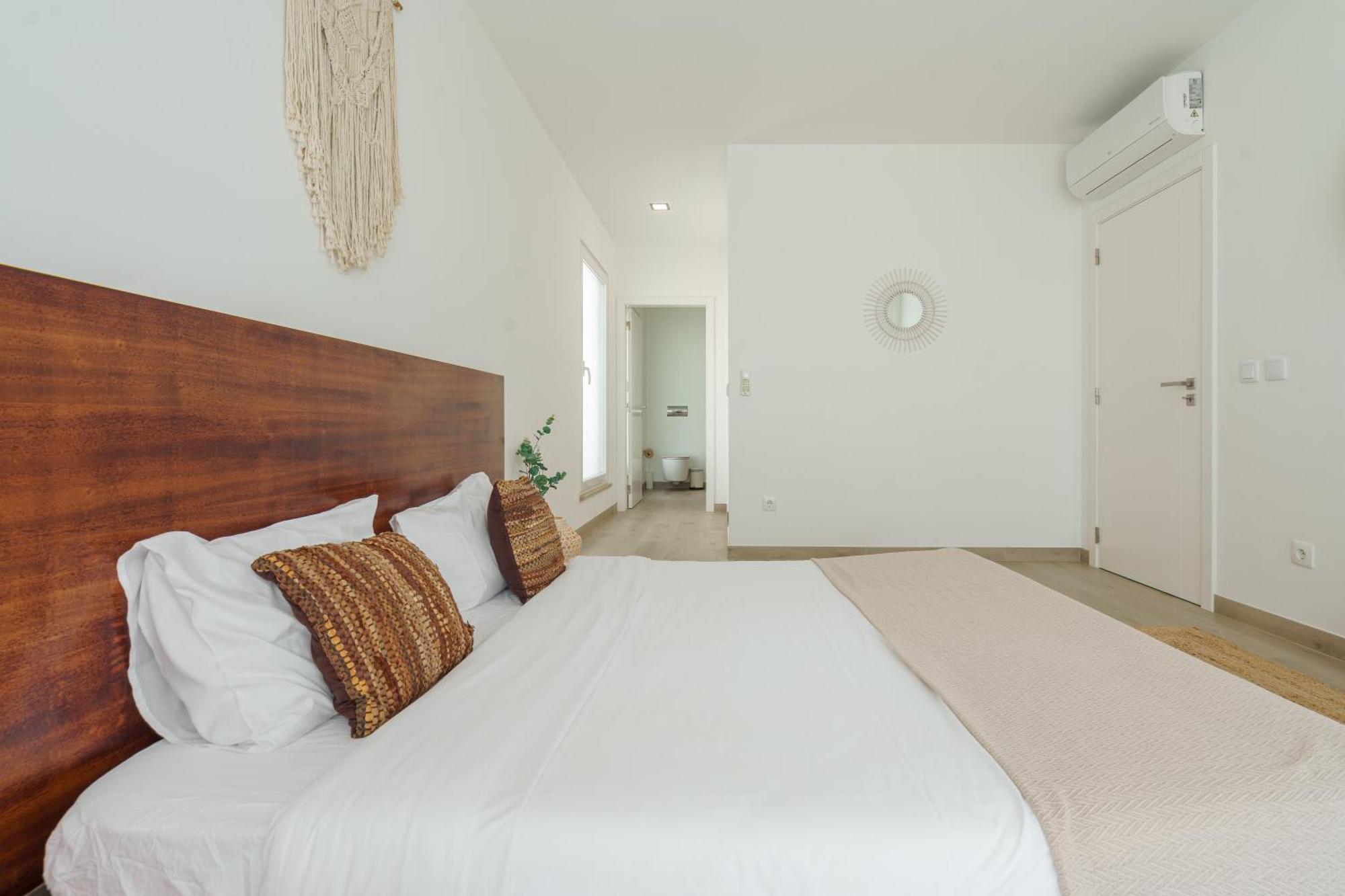 Beach Villa With Ocean View Луриня Екстериор снимка