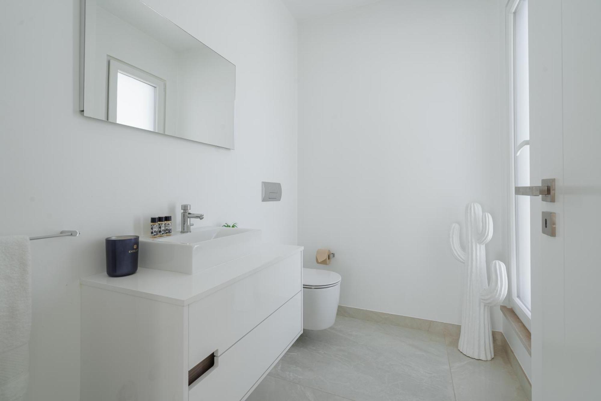 Beach Villa With Ocean View Луриня Екстериор снимка