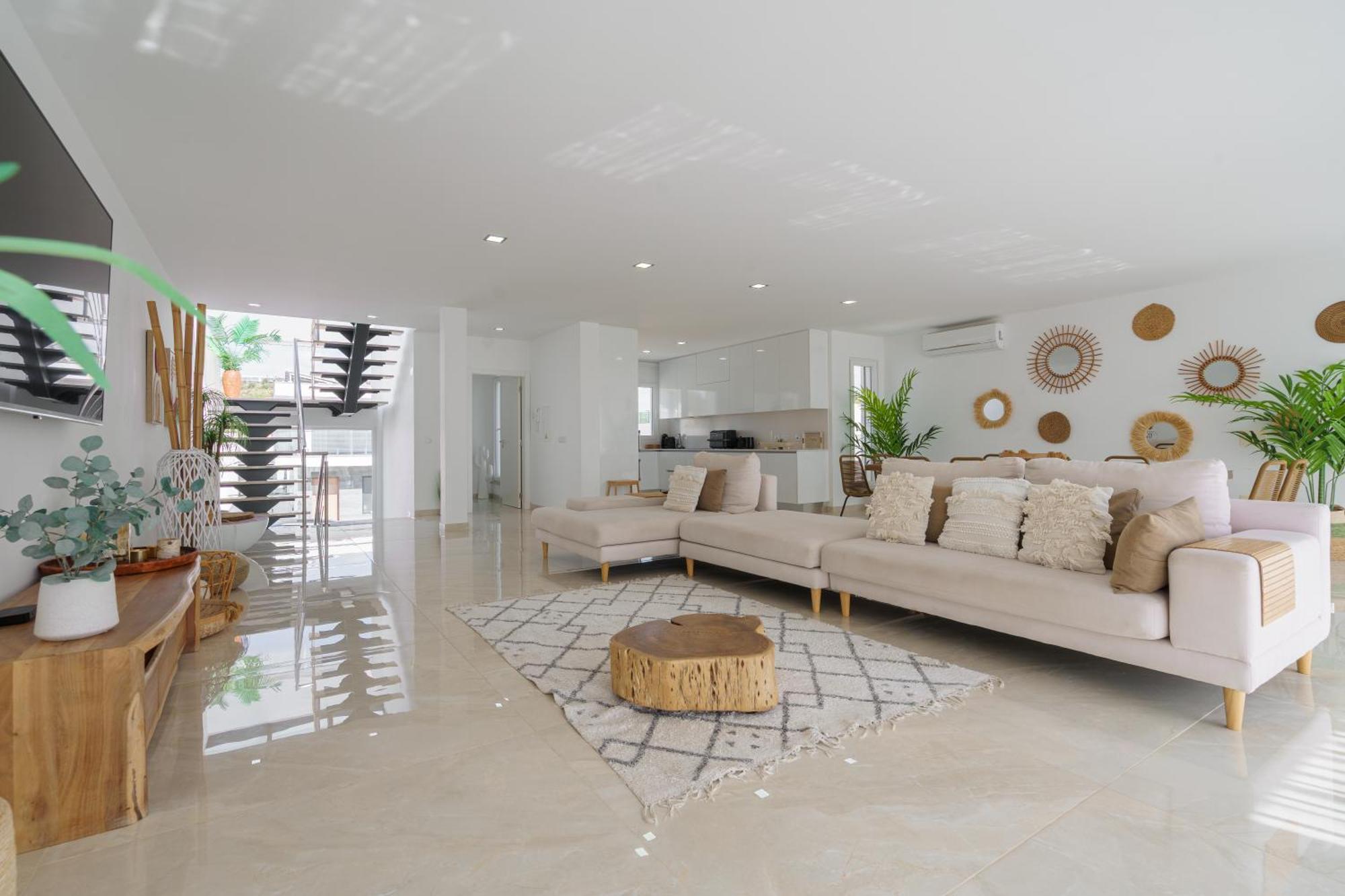 Beach Villa With Ocean View Луриня Екстериор снимка