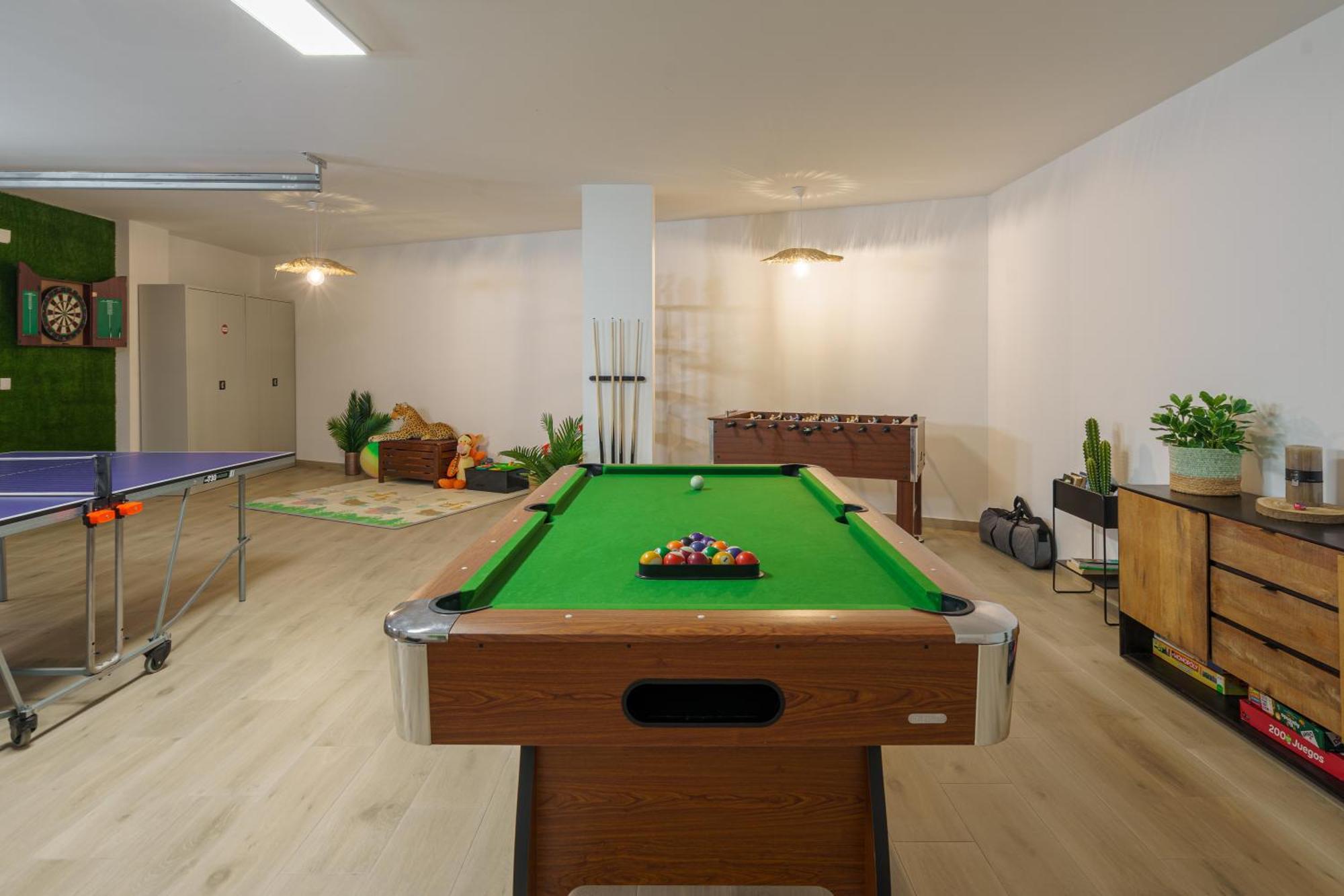 Beach Villa With Ocean View Луриня Екстериор снимка