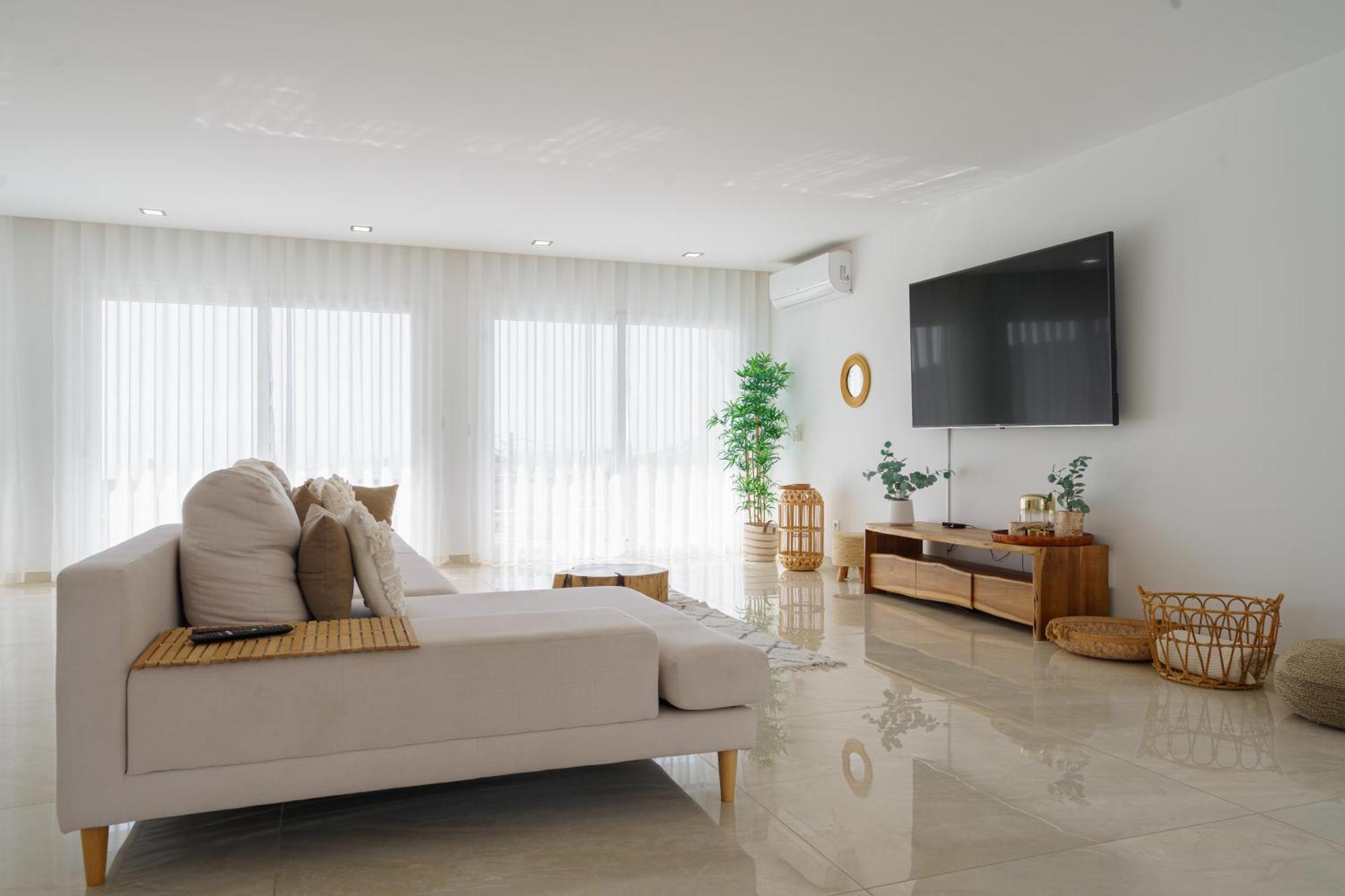 Beach Villa With Ocean View Луриня Екстериор снимка