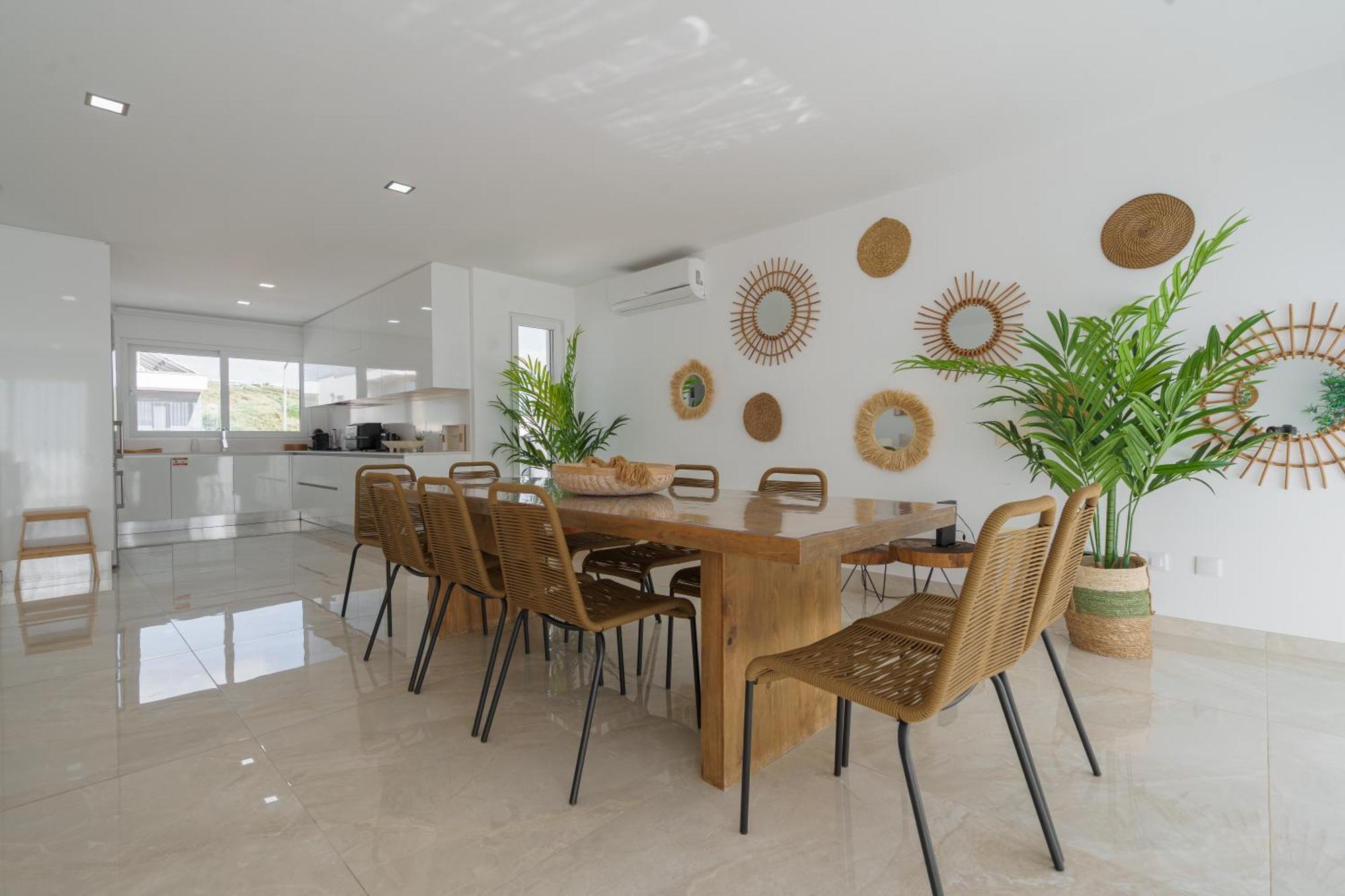 Beach Villa With Ocean View Луриня Екстериор снимка