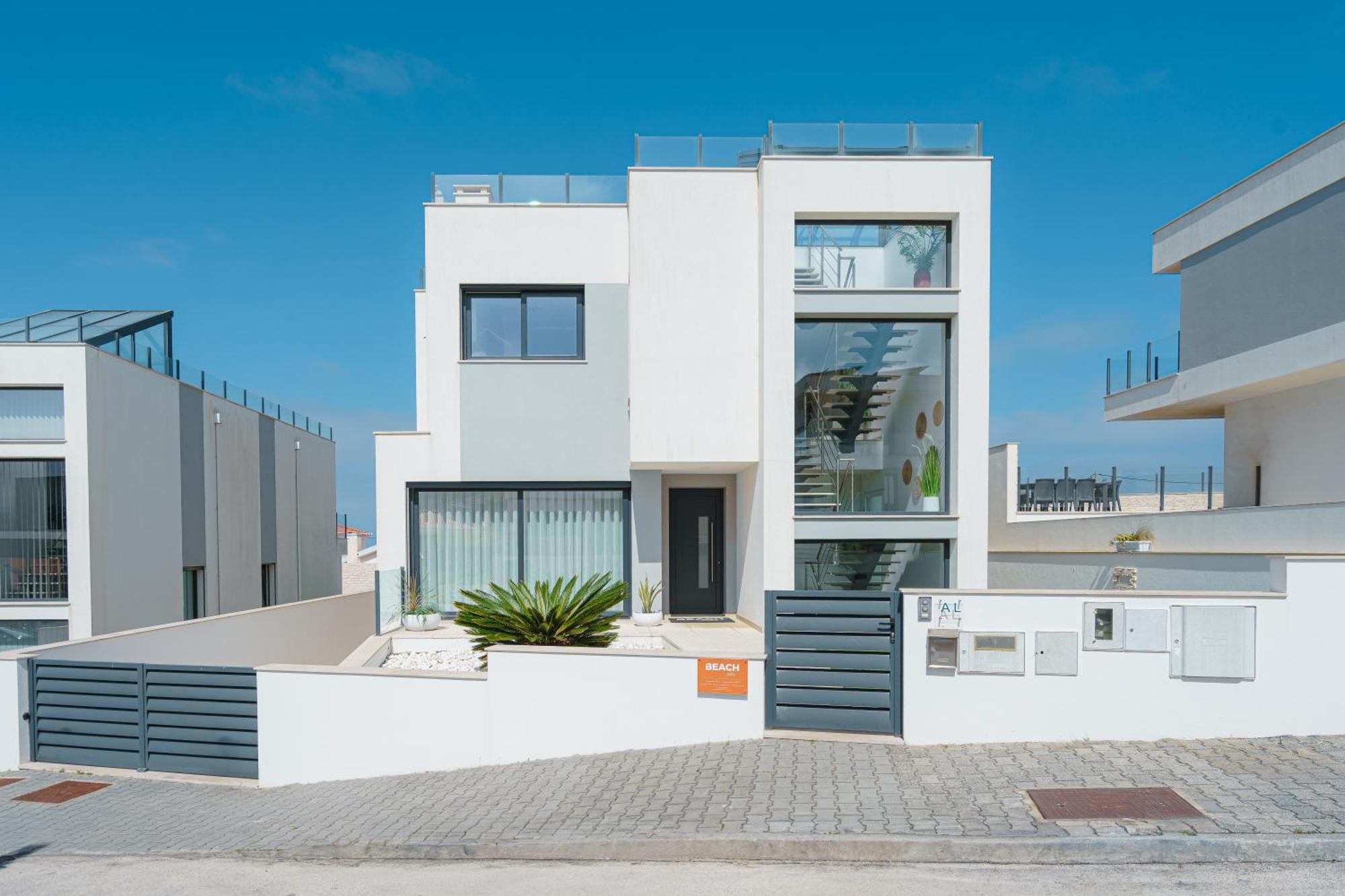 Beach Villa With Ocean View Луриня Екстериор снимка