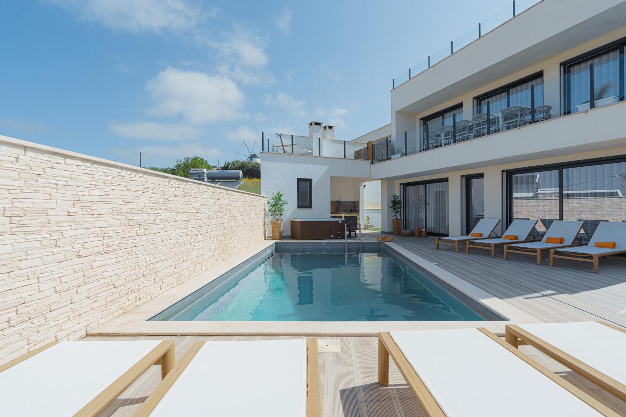 Beach Villa With Ocean View Луриня Екстериор снимка